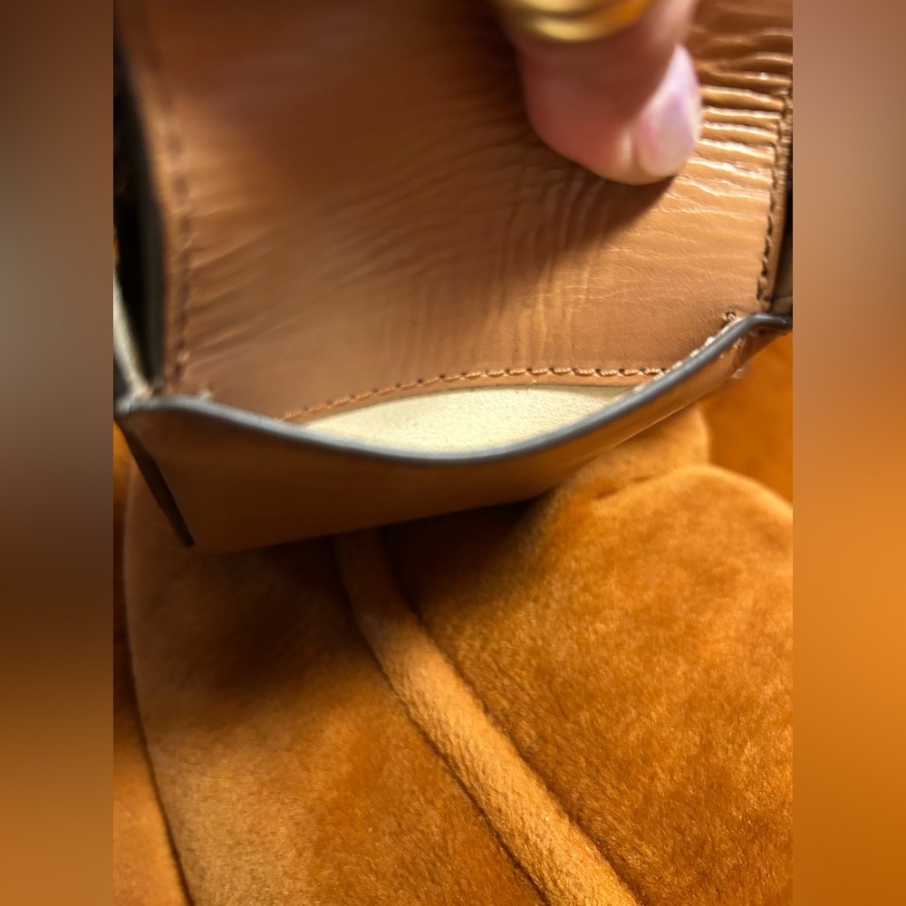 Michael Kors Camera Scout Collection Iphone
Leather Crossbody Bag - Picture 9 of 12